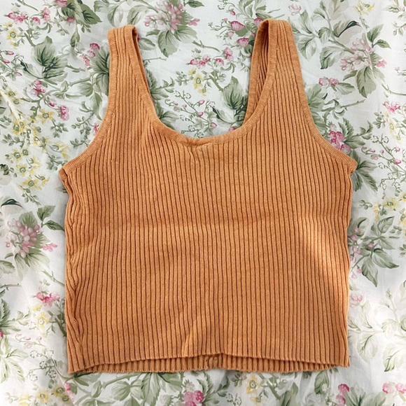 Ribbed Button-Down Tank Top - Picture 2 of 3
